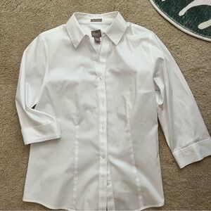 Chico's Classic White Top NO WRINKLES